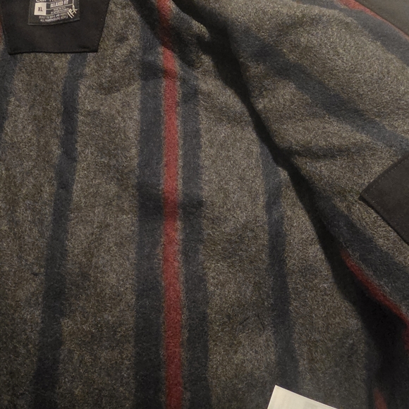 Carhartt Men's Black Jacket - Picture 10 of 12